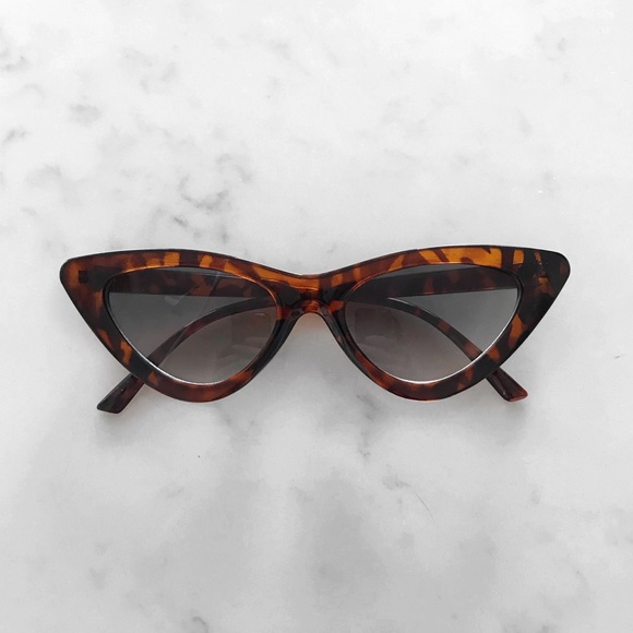 [Boutique] Tortoiseshell Slim Cat Eye Sunglasses - Picture 8 of 8